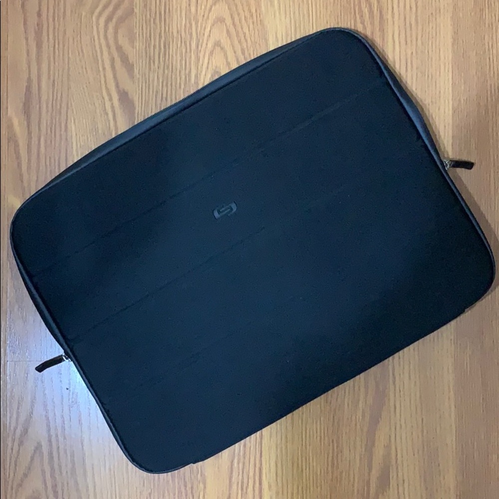 SOLO brand black 20” Laptop Sleeve